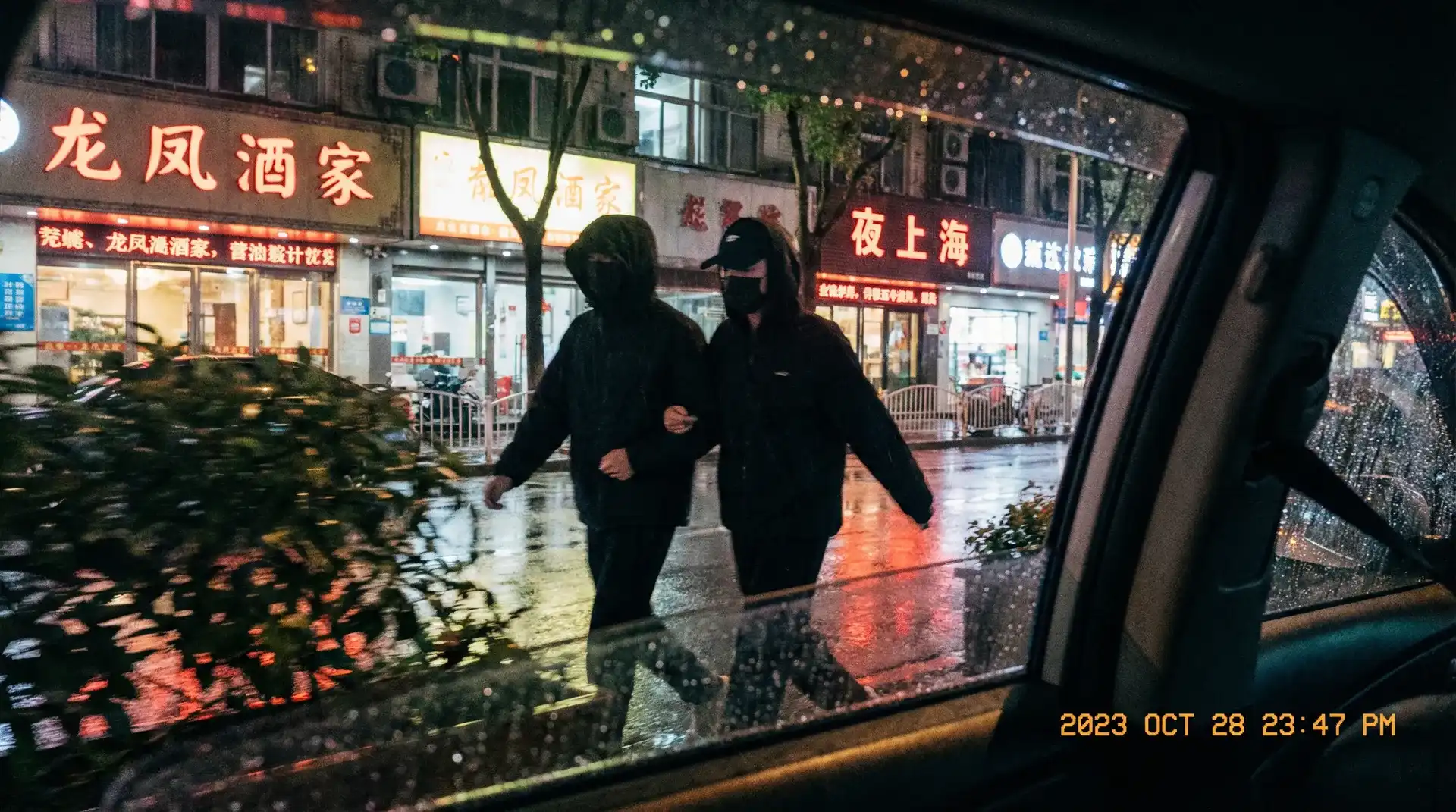 豪门国际平台 - 顶流明星深夜密会现场抓拍照片